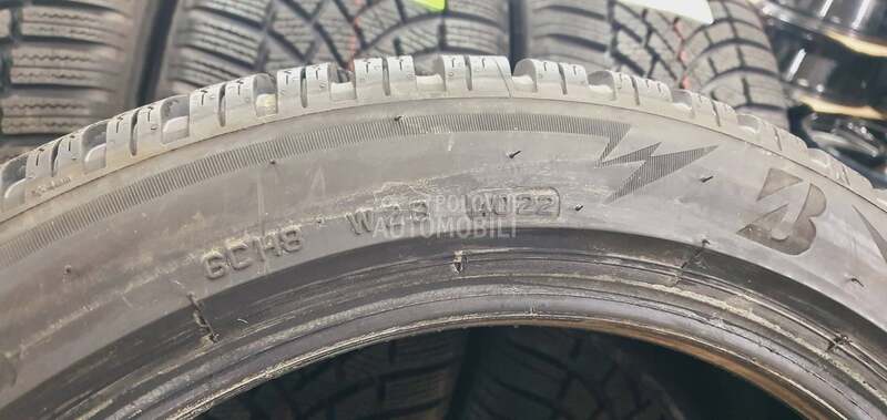 Bridgestone 225/45 R17 Zimska