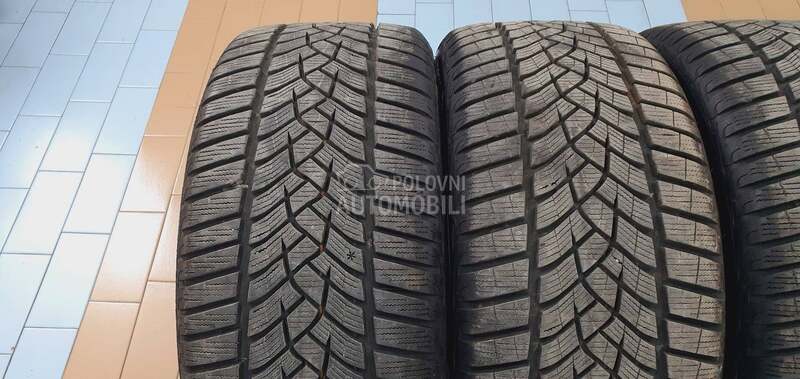 Goodyear 245/40 R18 Zimska