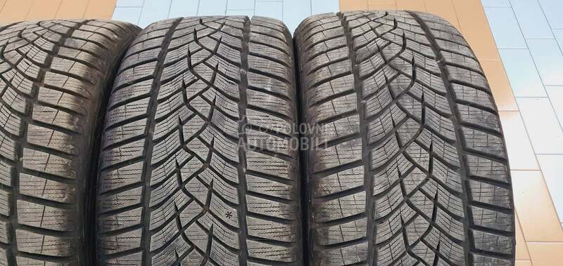 Goodyear 245/40 R18 Zimska