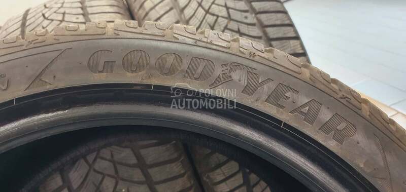 Goodyear 245/40 R18 Zimska