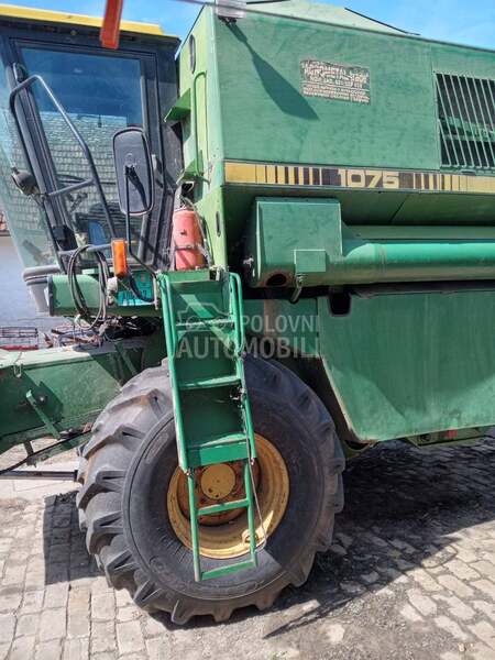 John Deere 1075
