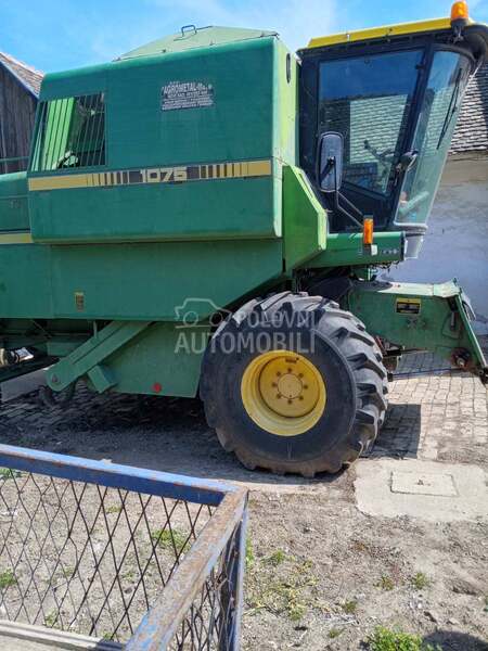 John Deere 1075