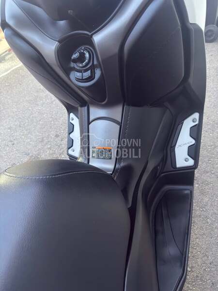 Yamaha X Max 300