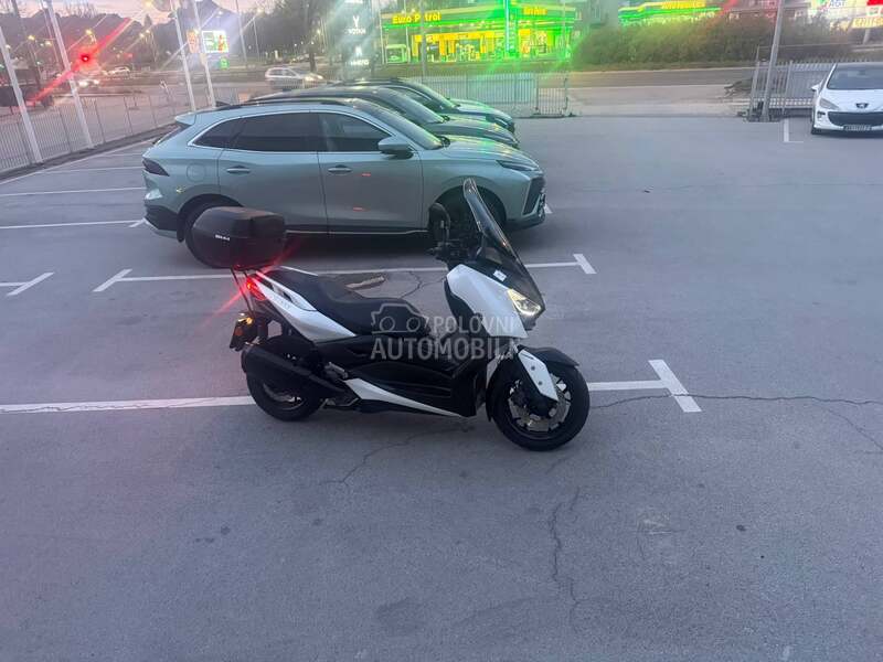 Yamaha X Max 300