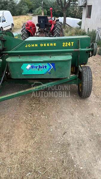 John Deere 224T