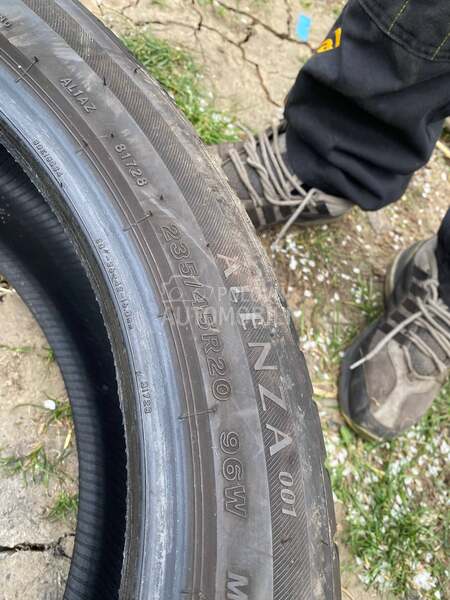 Bridgestone 235/45 R20 Letnja
