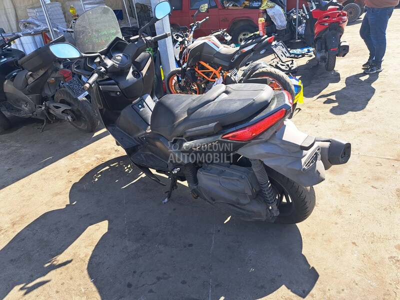 Yamaha x max 400 delovi