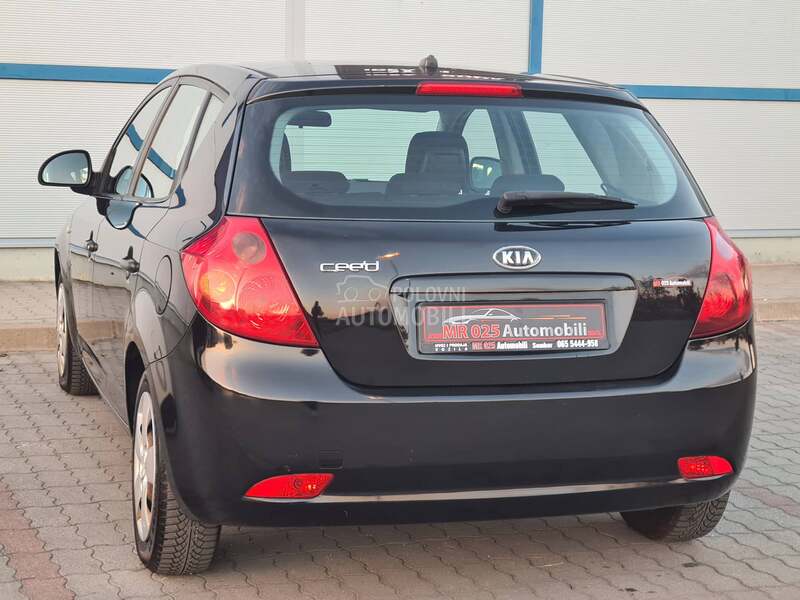Kia cee`d 1.6 Champion