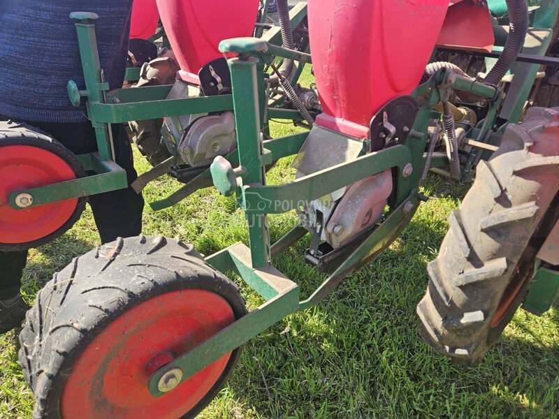 Agria 4 reda sa valjcima