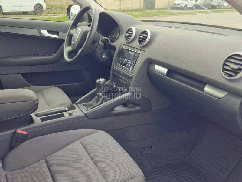 Audi A3 1.2b 4-cilindra
