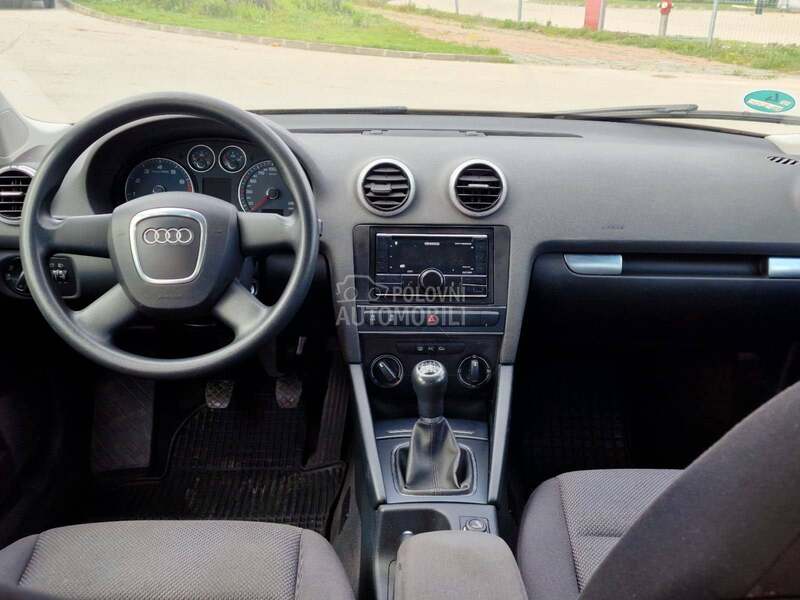 Audi A3 1.2b 4-cilindra