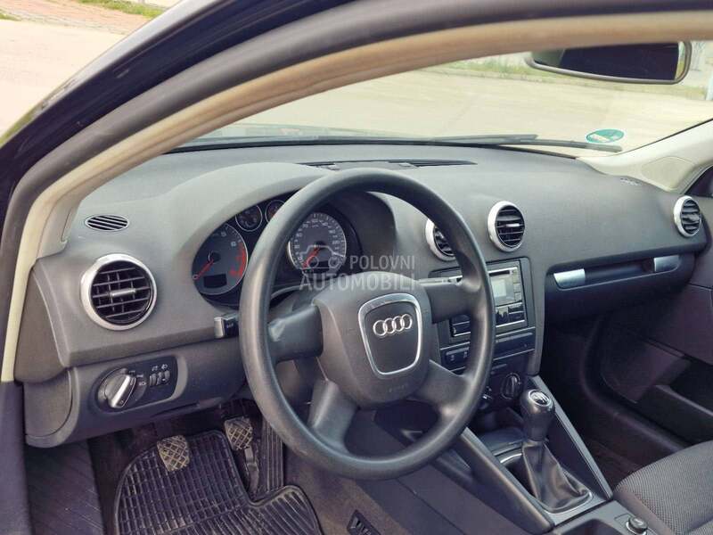 Audi A3 1.2b 4-cilindra