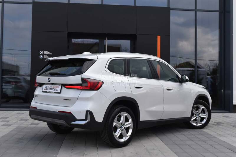 BMW X1 sDrive 18i AT