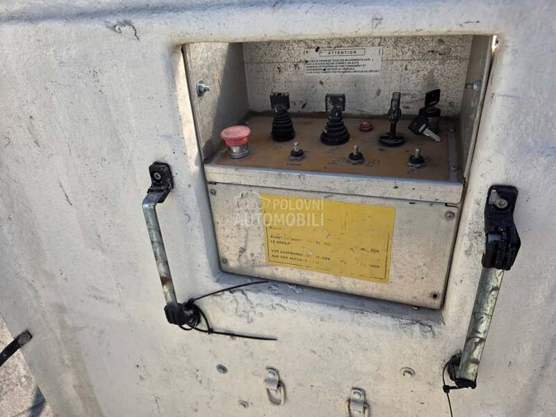 Nissan Multitel 160 ALU