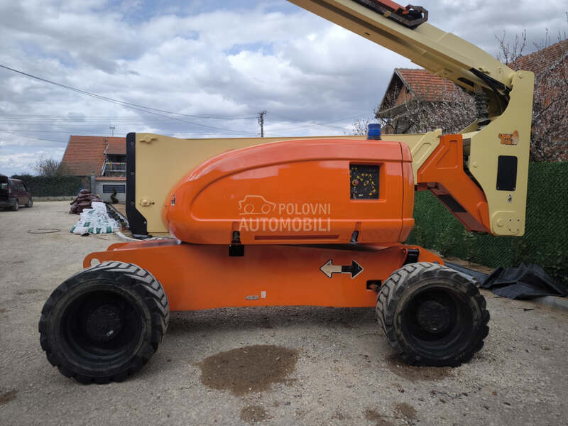 JLG 800AJ