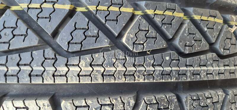 Petlas 215/65 R17 Zimska