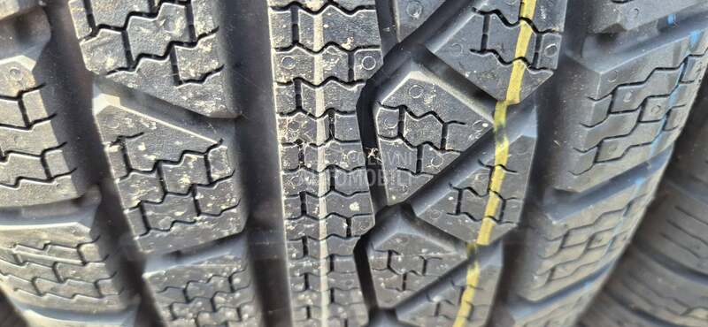 Petlas 215/65 R17 Zimska