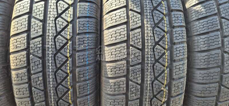 Petlas 215/65 R17 Zimska
