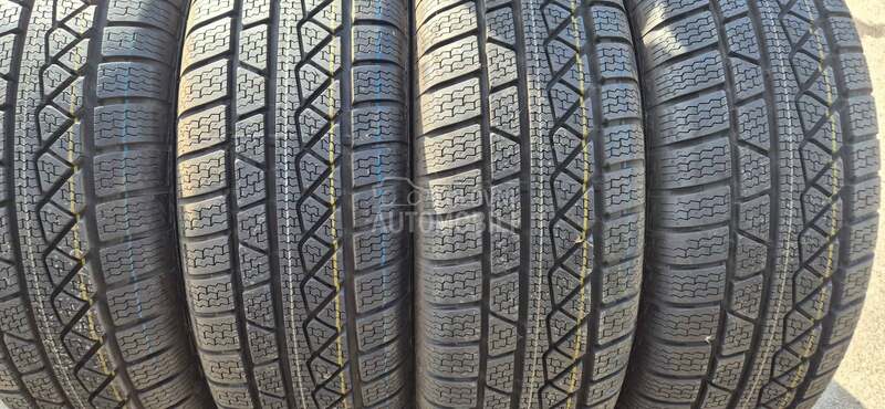 Petlas 215/65 R17 Zimska
