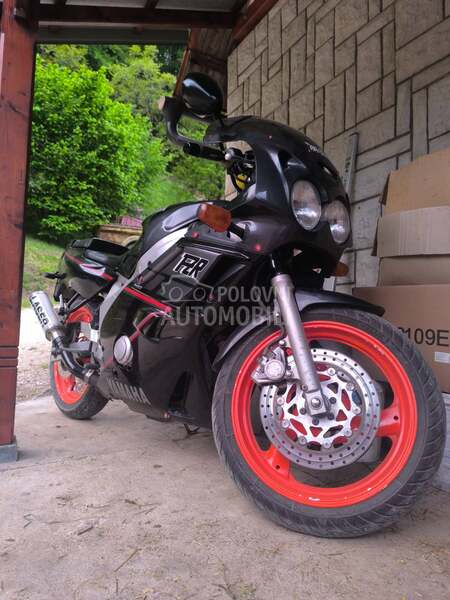 Yamaha FZR