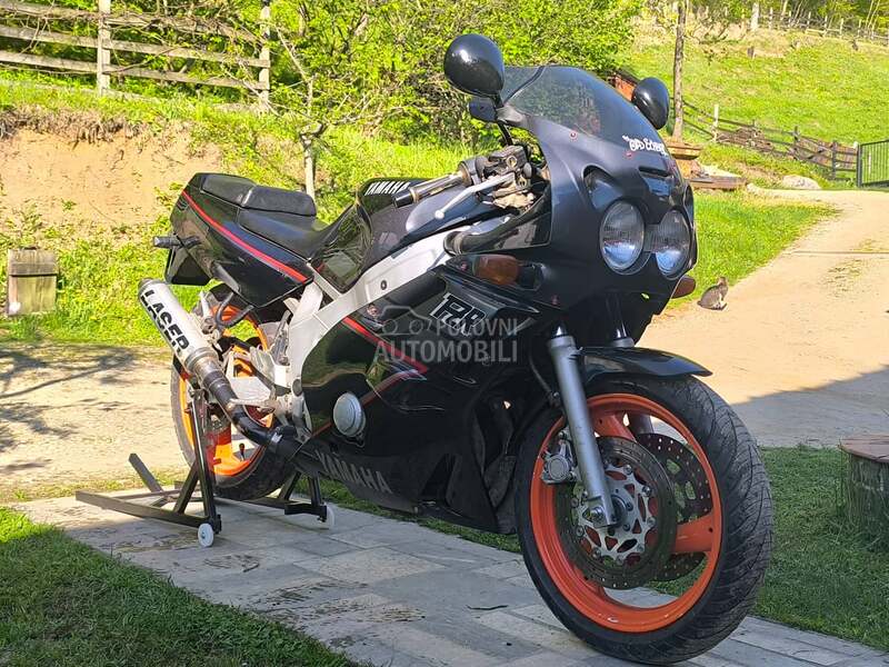 Yamaha FZR
