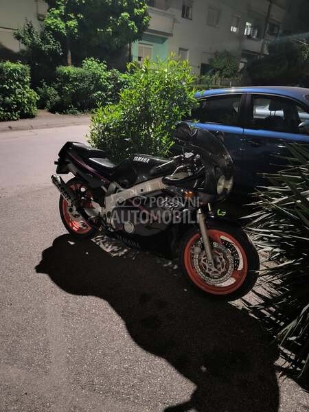 Yamaha FZR