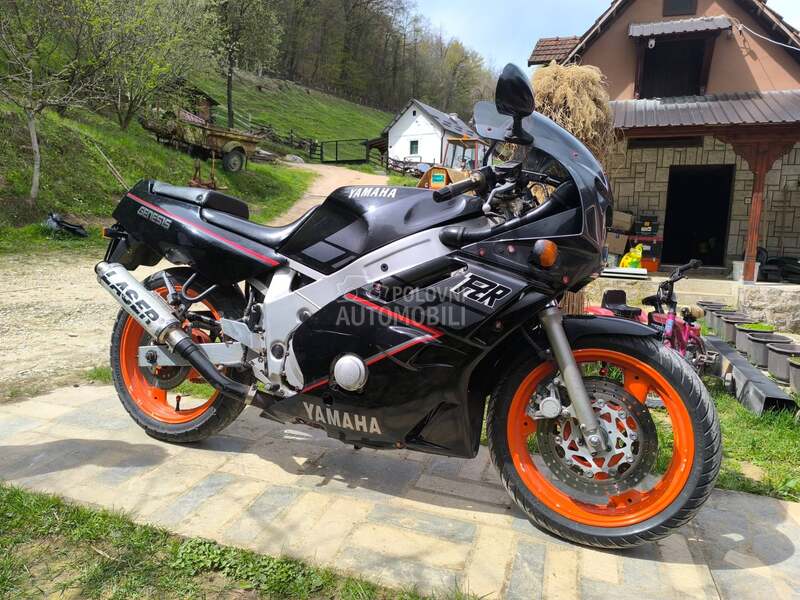 Yamaha FZR