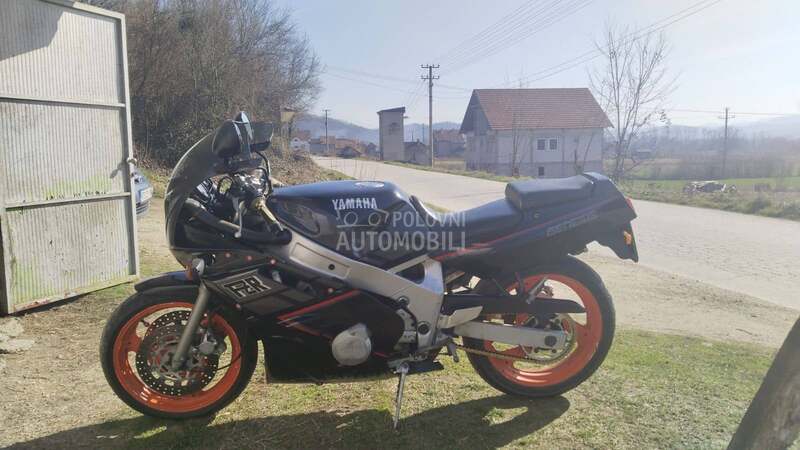 Yamaha FZR