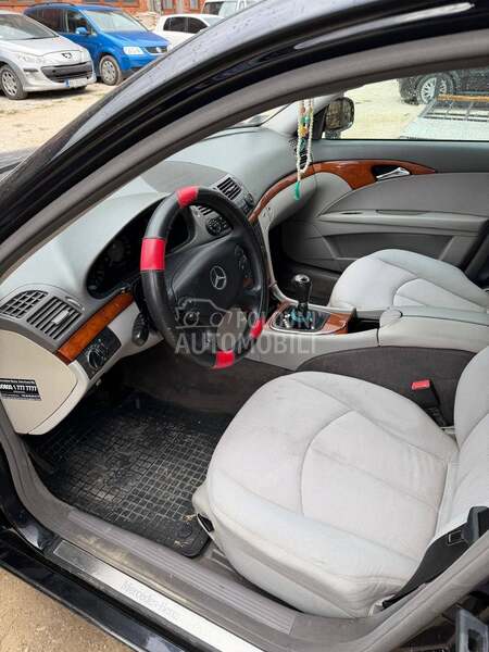 Mercedes Benz E 220 EVOLUTION samo kess