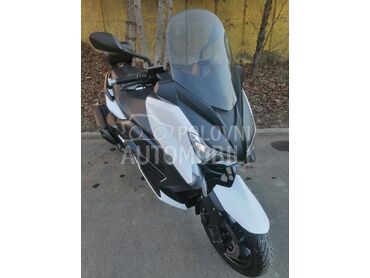 Yamaha XMAX 400