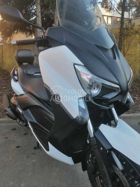 Yamaha XMAX 400