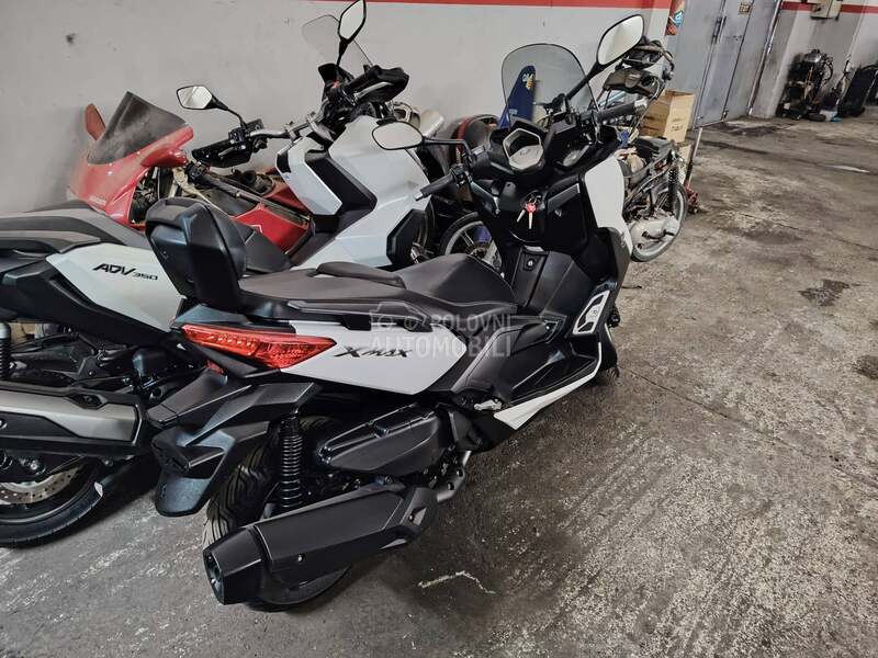 Yamaha XMAX 400