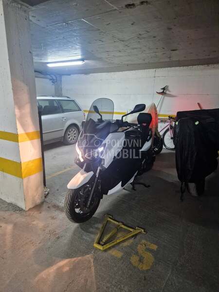 Yamaha XMAX 400