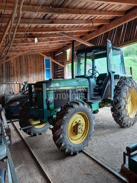 John Deere 2250