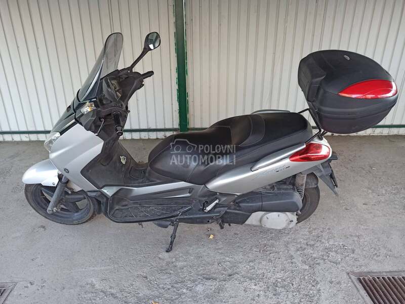 Yamaha x max 250