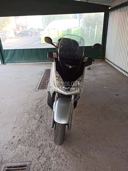 Yamaha x max 250