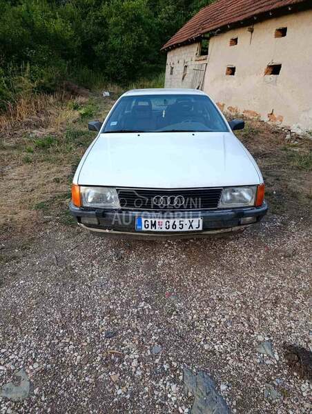 Audi 100 