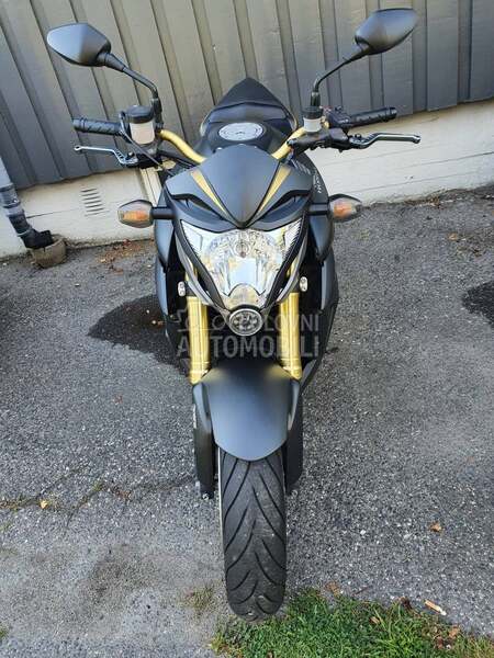 Honda cb1000r jedinstven