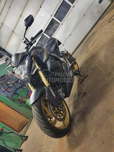 Honda cb1000r jedinstven