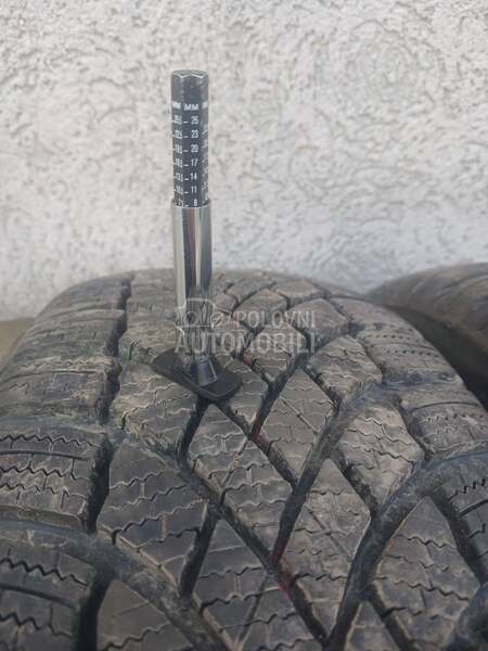 Bridgestone 185/60 R15 Zimska