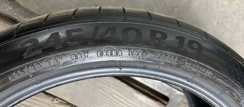 Continental 245/40 R19 Letnja