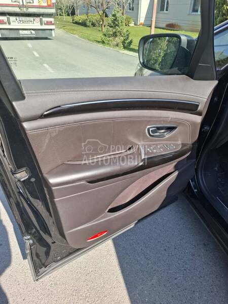 Renault Espace INITIALE PARIS