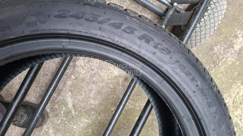 Pirelli 245/45 R19 Letnja