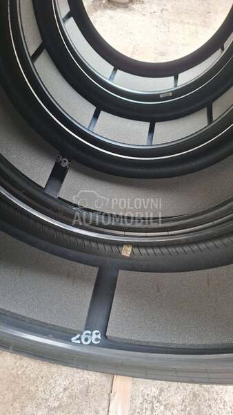 Pirelli 295/30 R21 Letnja