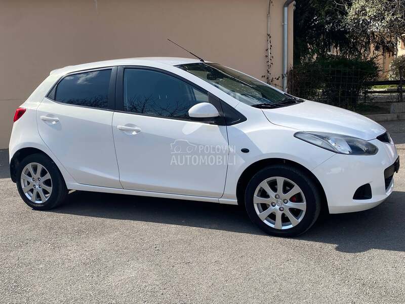 Mazda 2 