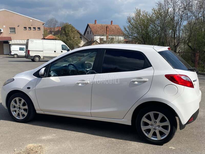 Mazda 2 