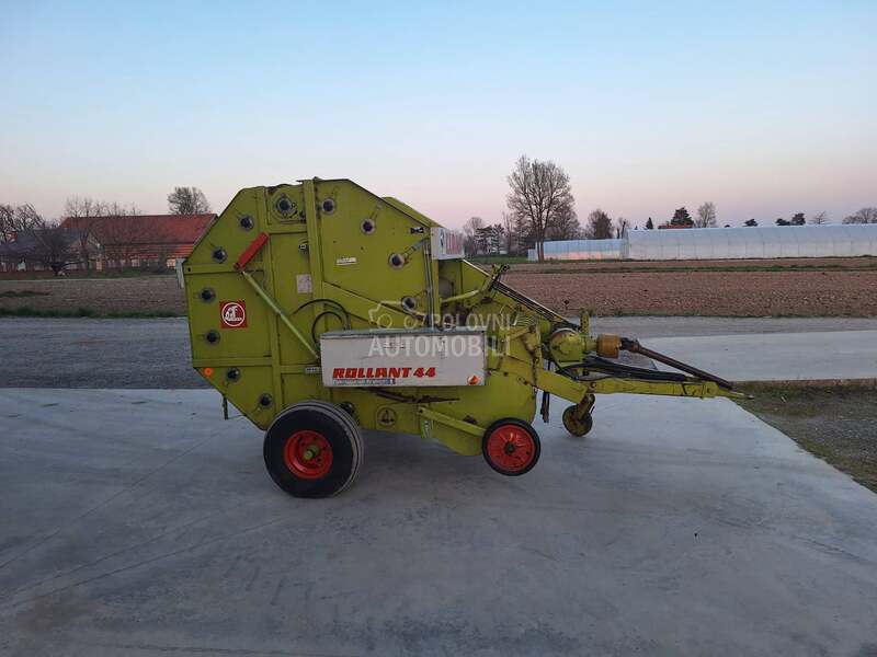 Claas Rollant 44 Dodavač Mase
