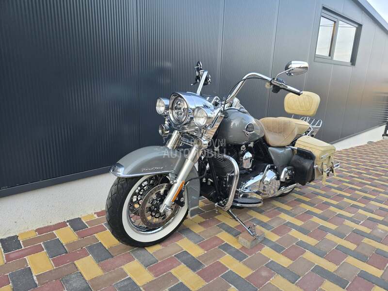 Harley Davidson Road King FLHRC