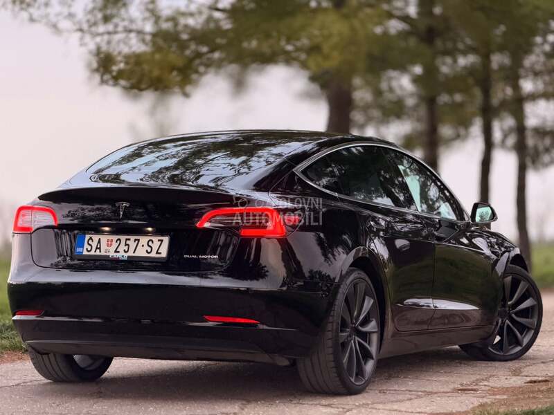 Tesla Model 3 N O V