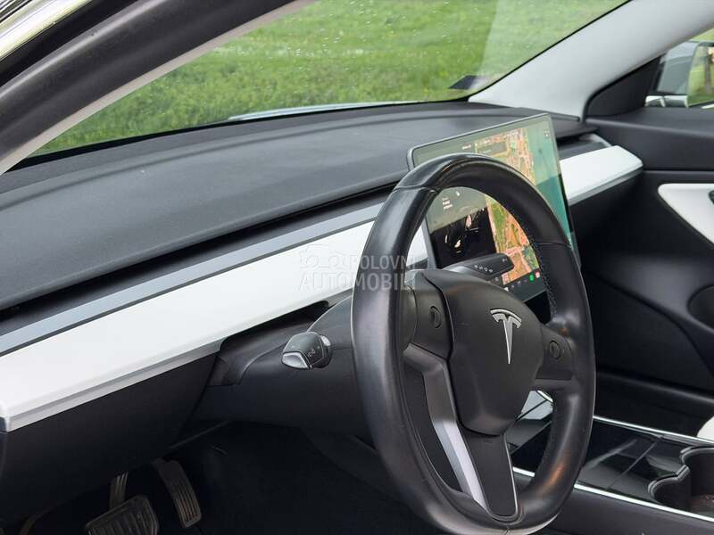 Tesla Model 3 N O V